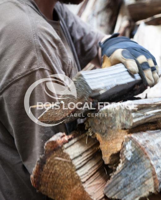 CHARGEMENT DE STÈRES DE BOIS DE CHAUFFAGE BOIS LOCAL FRANCE